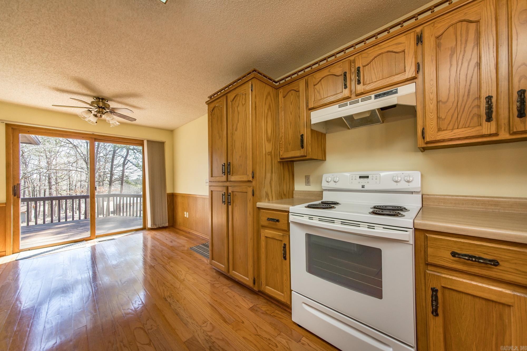 318 Castle Ridge Heights Property Photo 14