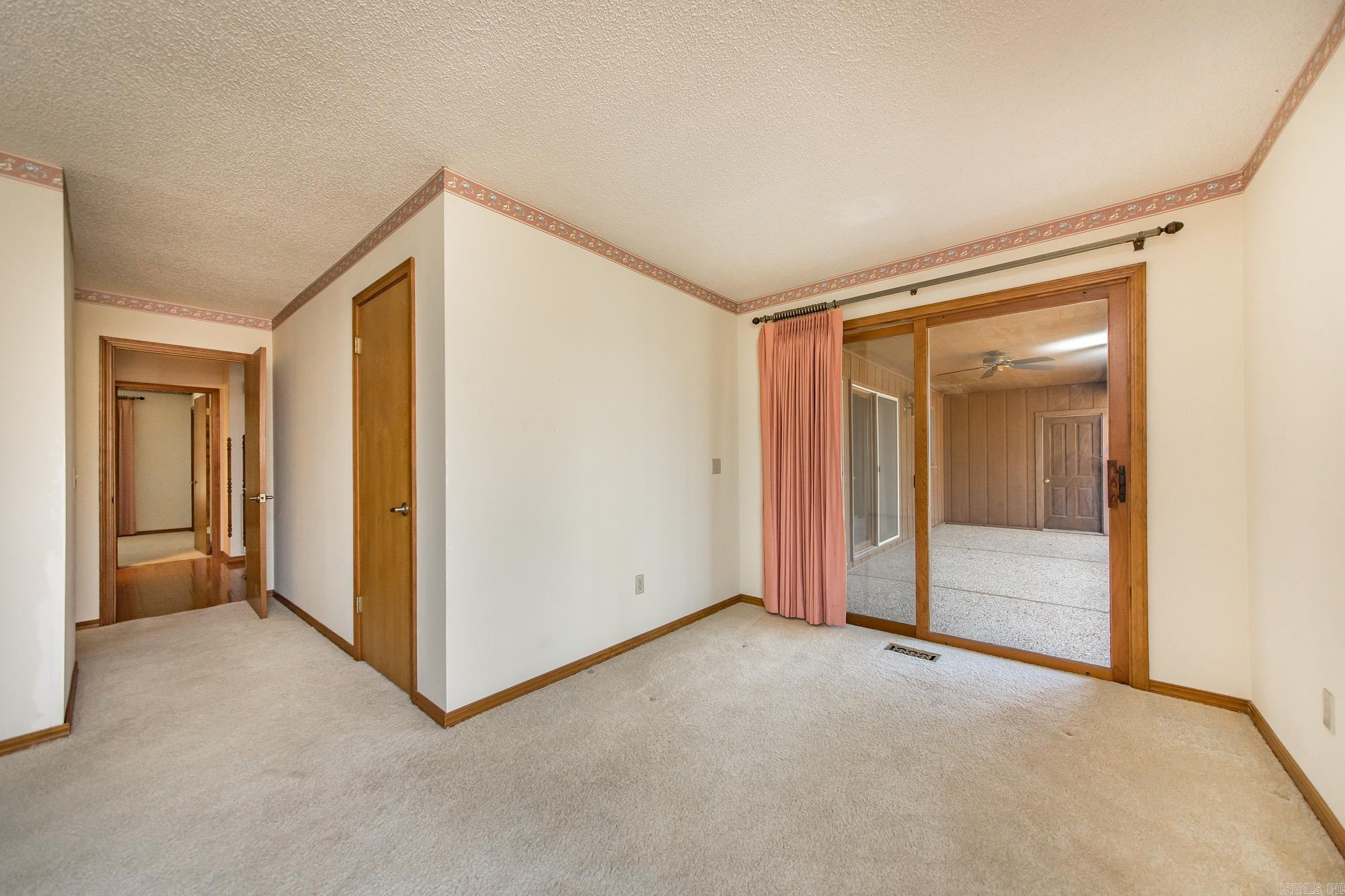 318 Castle Ridge Heights Property Photo 19