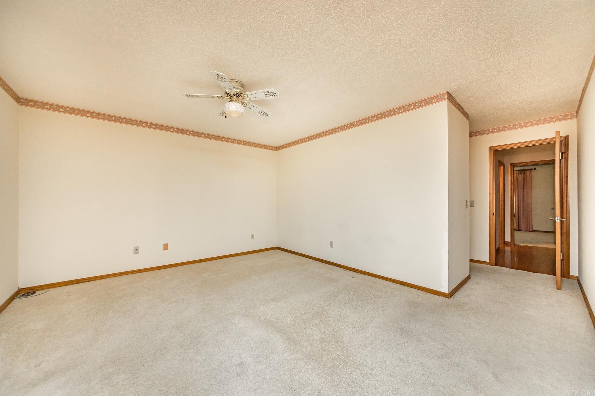 318 Castle Ridge Heights Property Photo 22