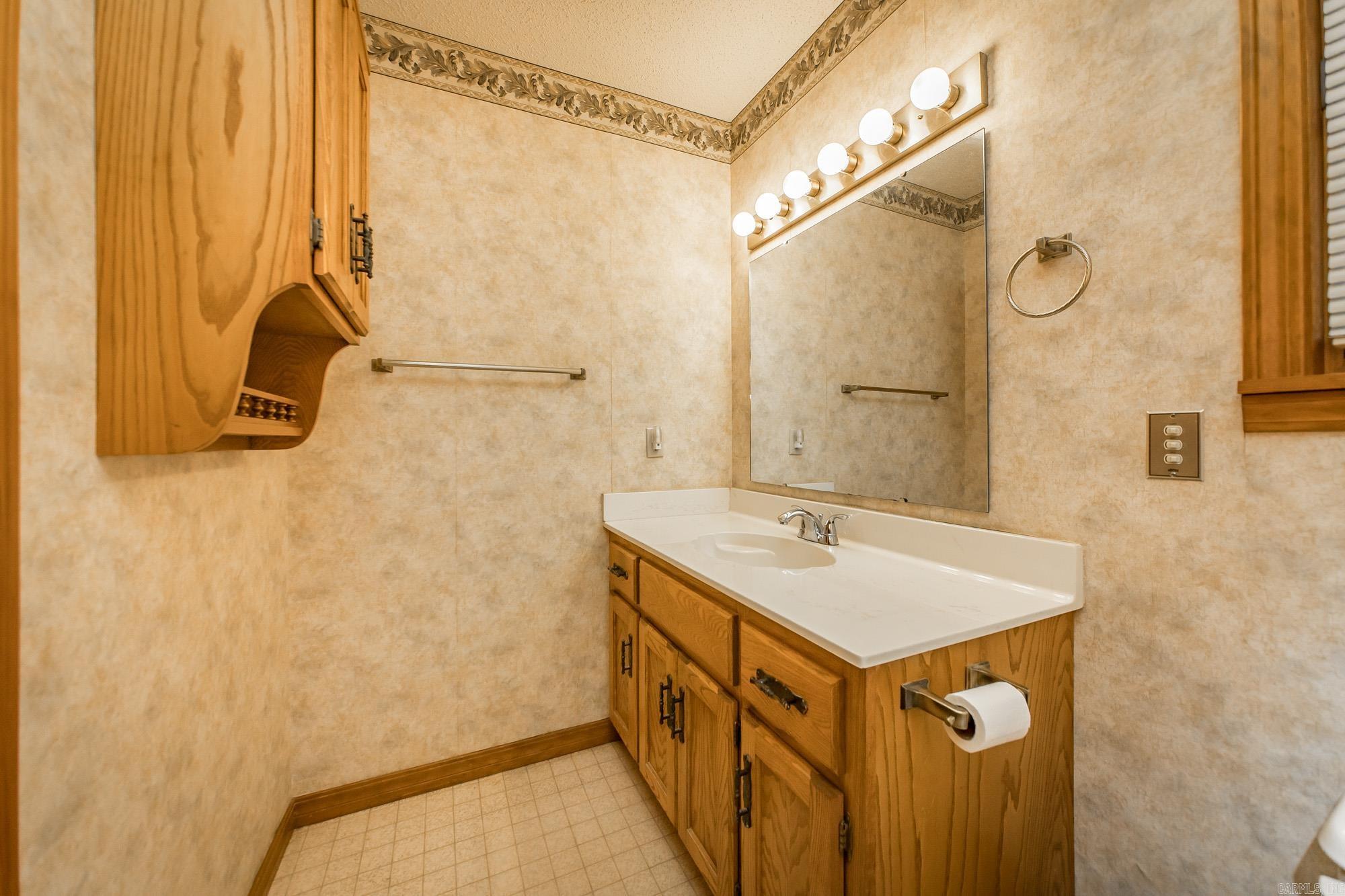 318 Castle Ridge Heights Property Photo 23