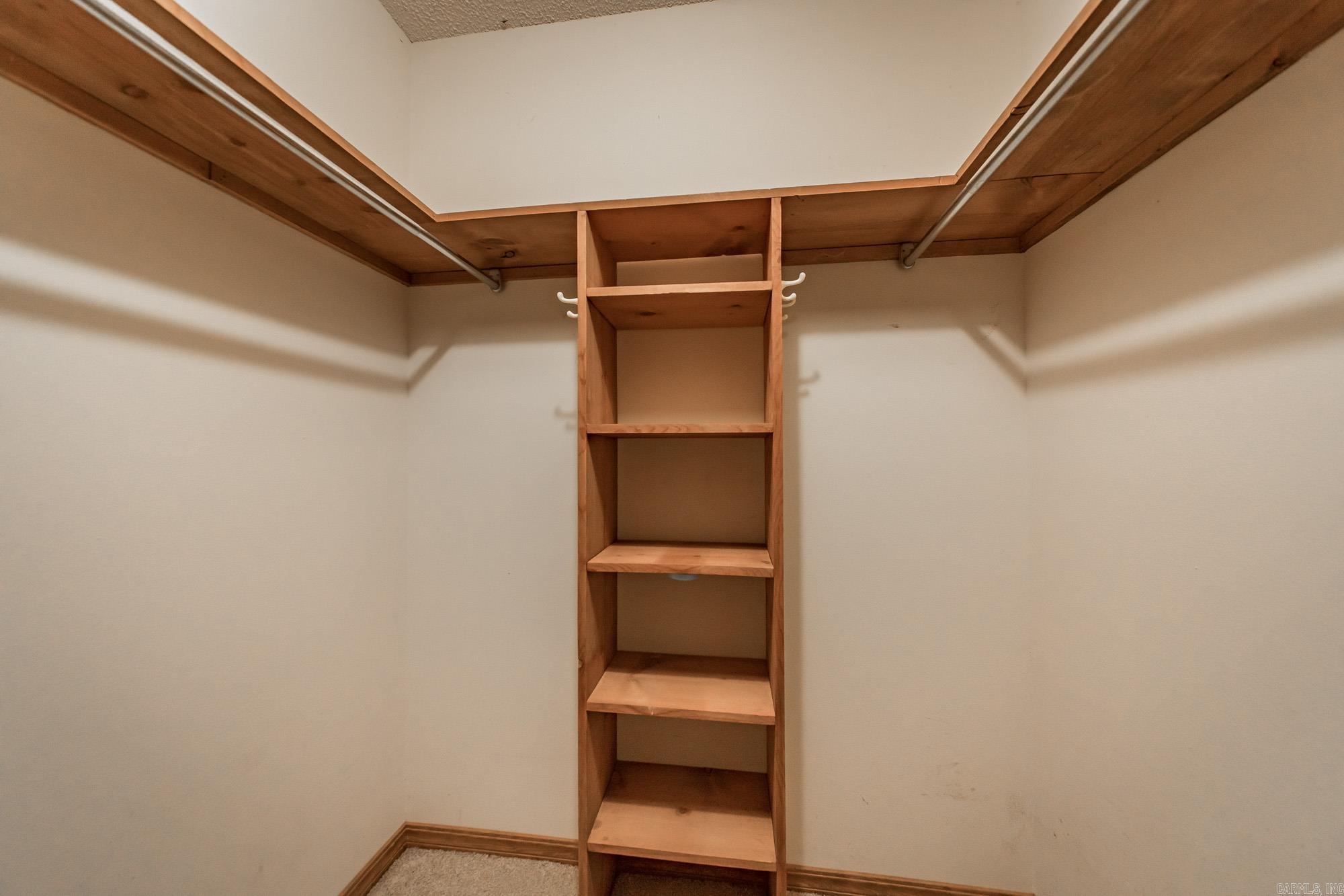 318 Castle Ridge Heights Property Photo 26