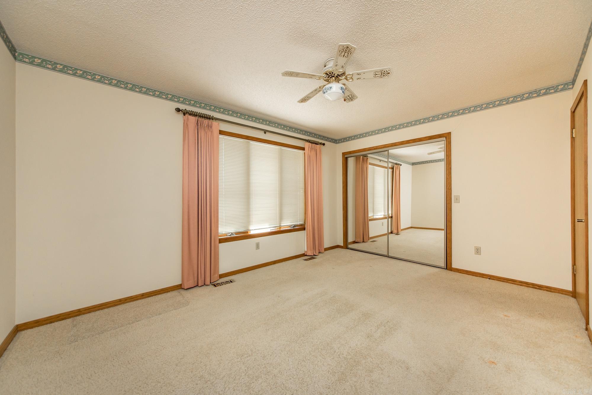 318 Castle Ridge Heights Property Photo 28