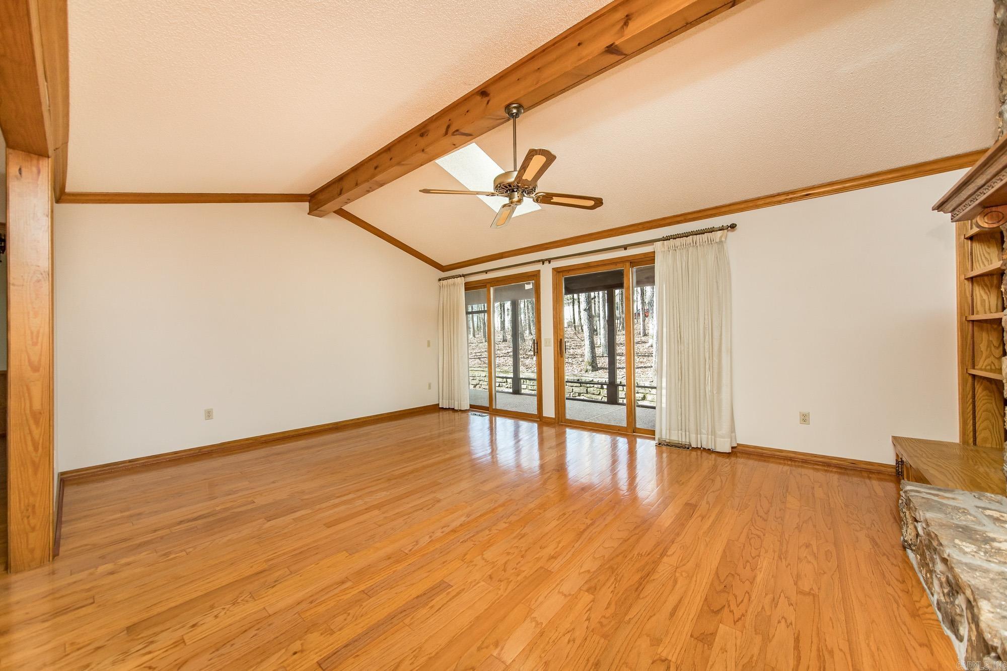 318 Castle Ridge Heights Property Photo 32