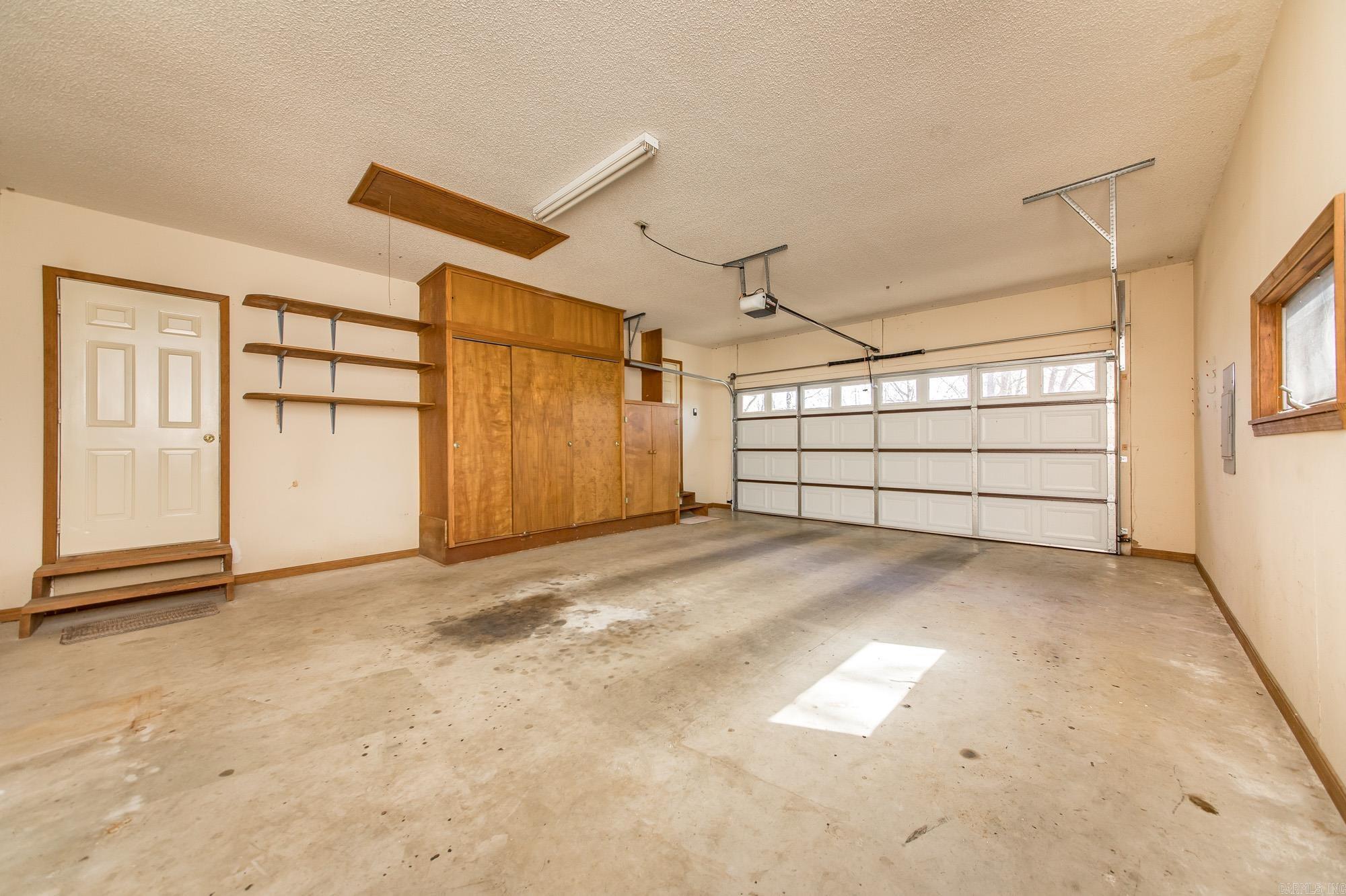 318 Castle Ridge Heights Property Photo 40