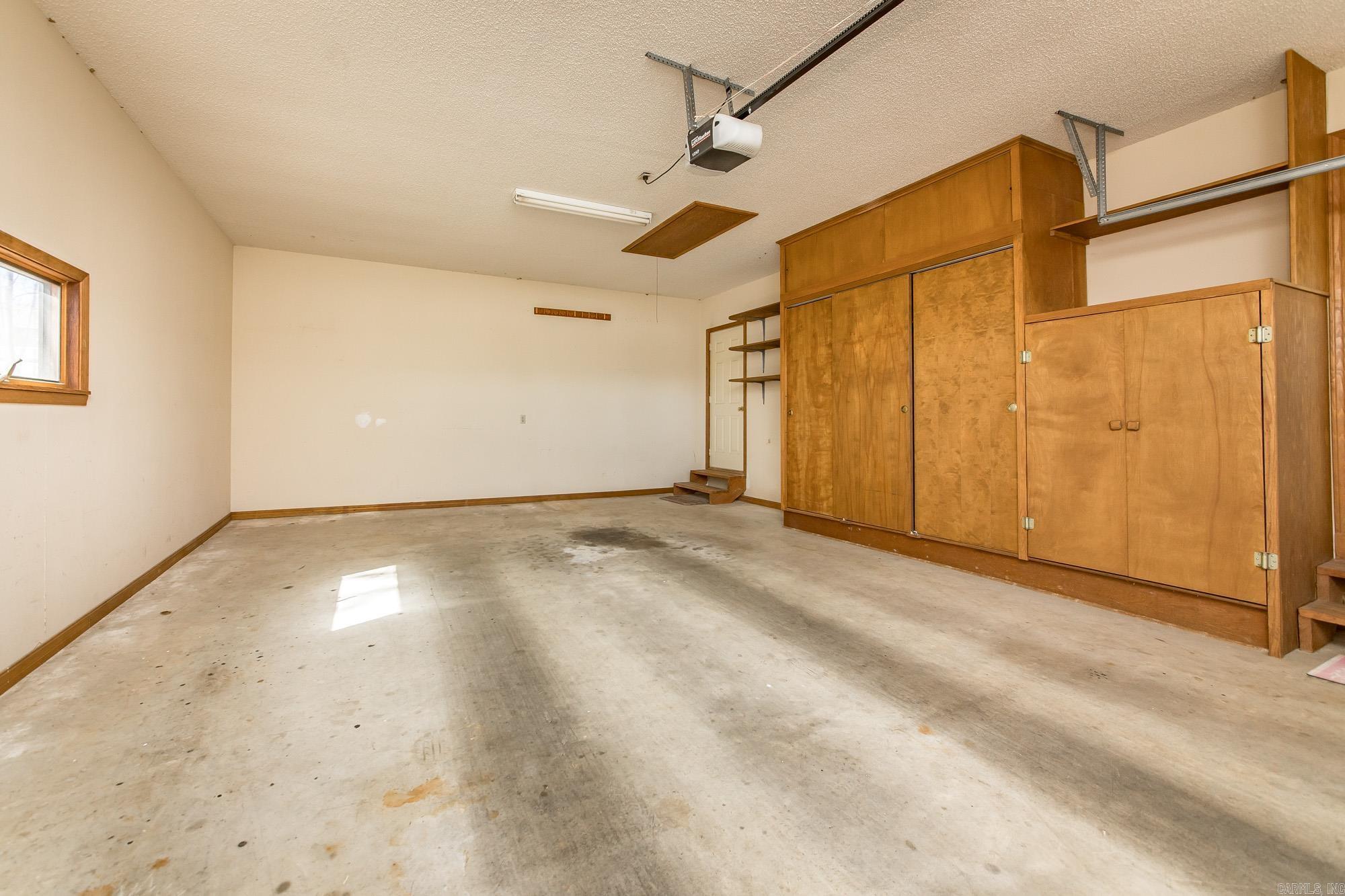 318 Castle Ridge Heights Property Photo 41