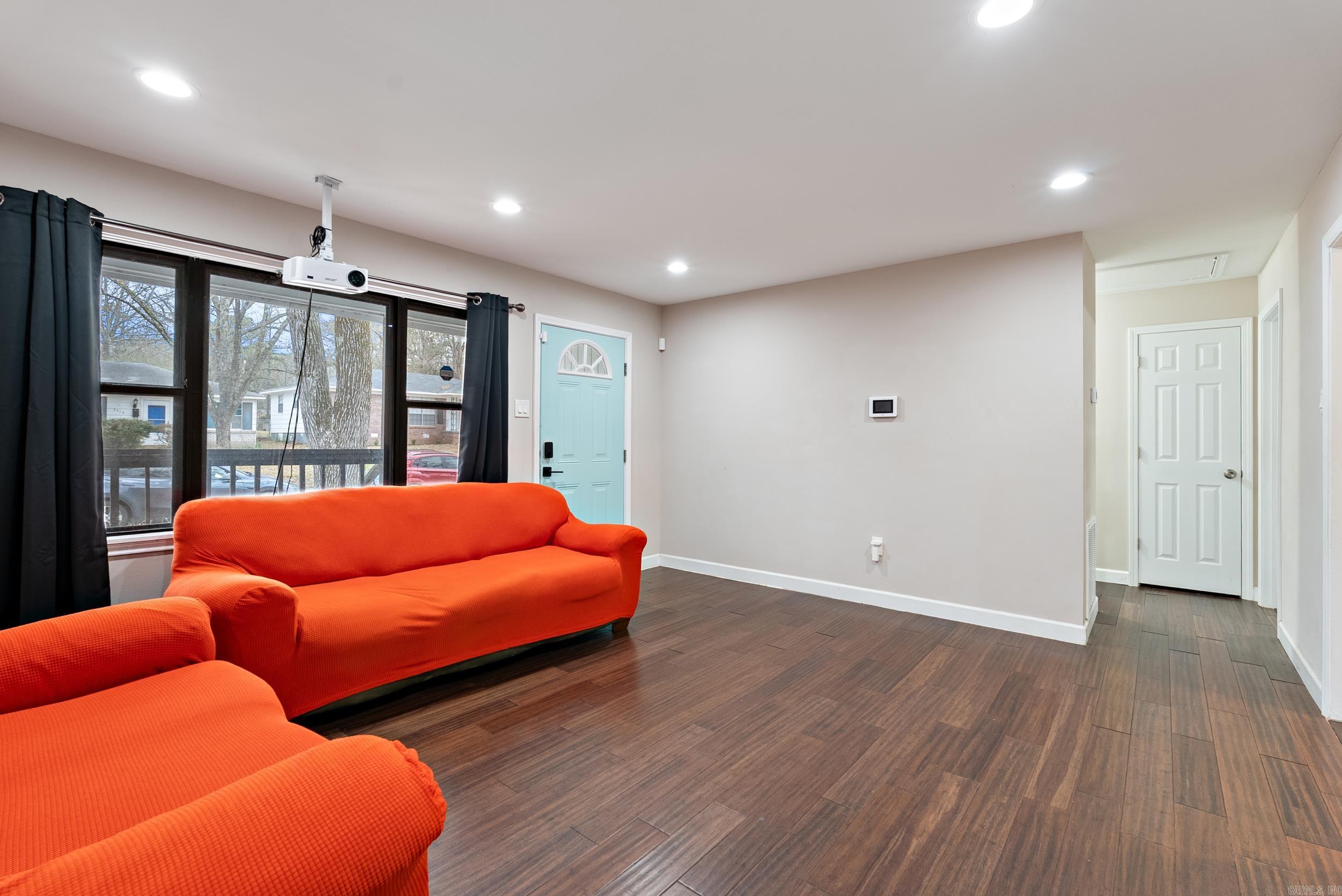 3215 Katherine Street Property Photo 4