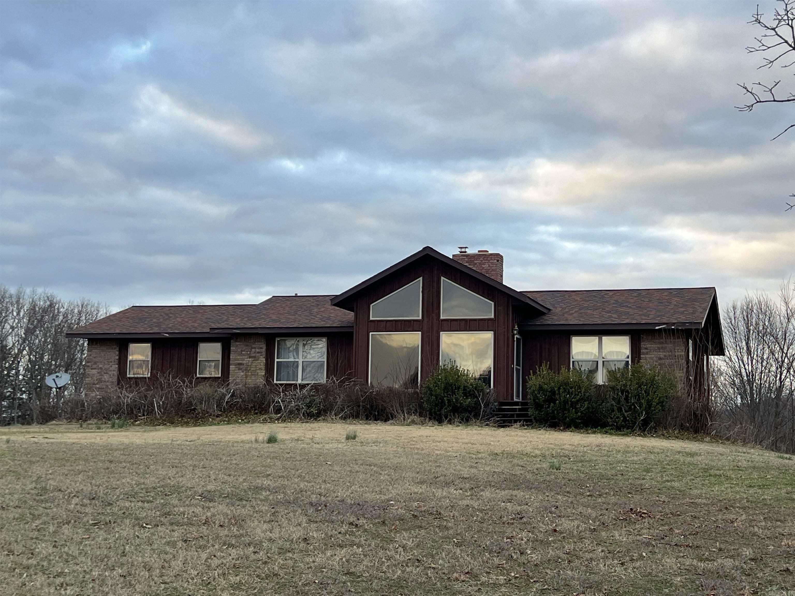 1426 Cr 921 Property Photo 1
