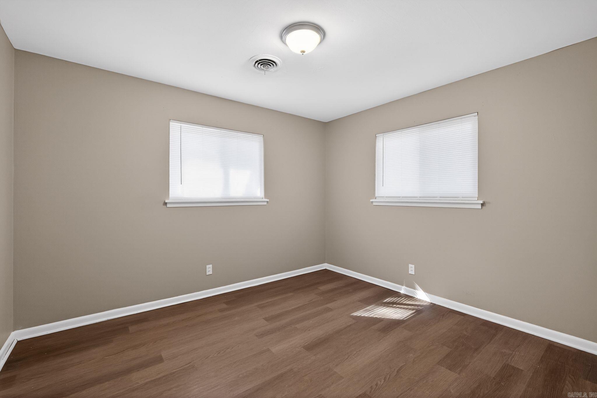 504 W 36th Street 1 Property Photo 14