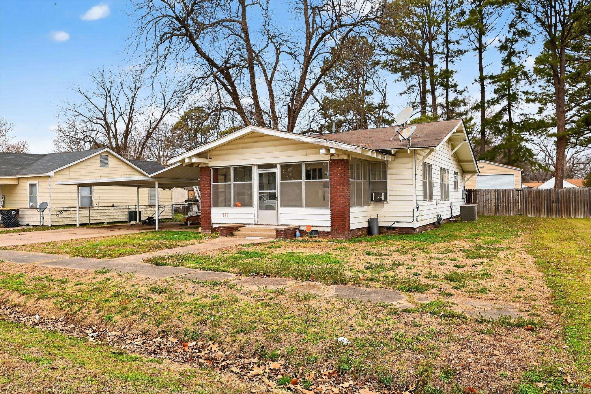511 E Banks Street Property Photo 1