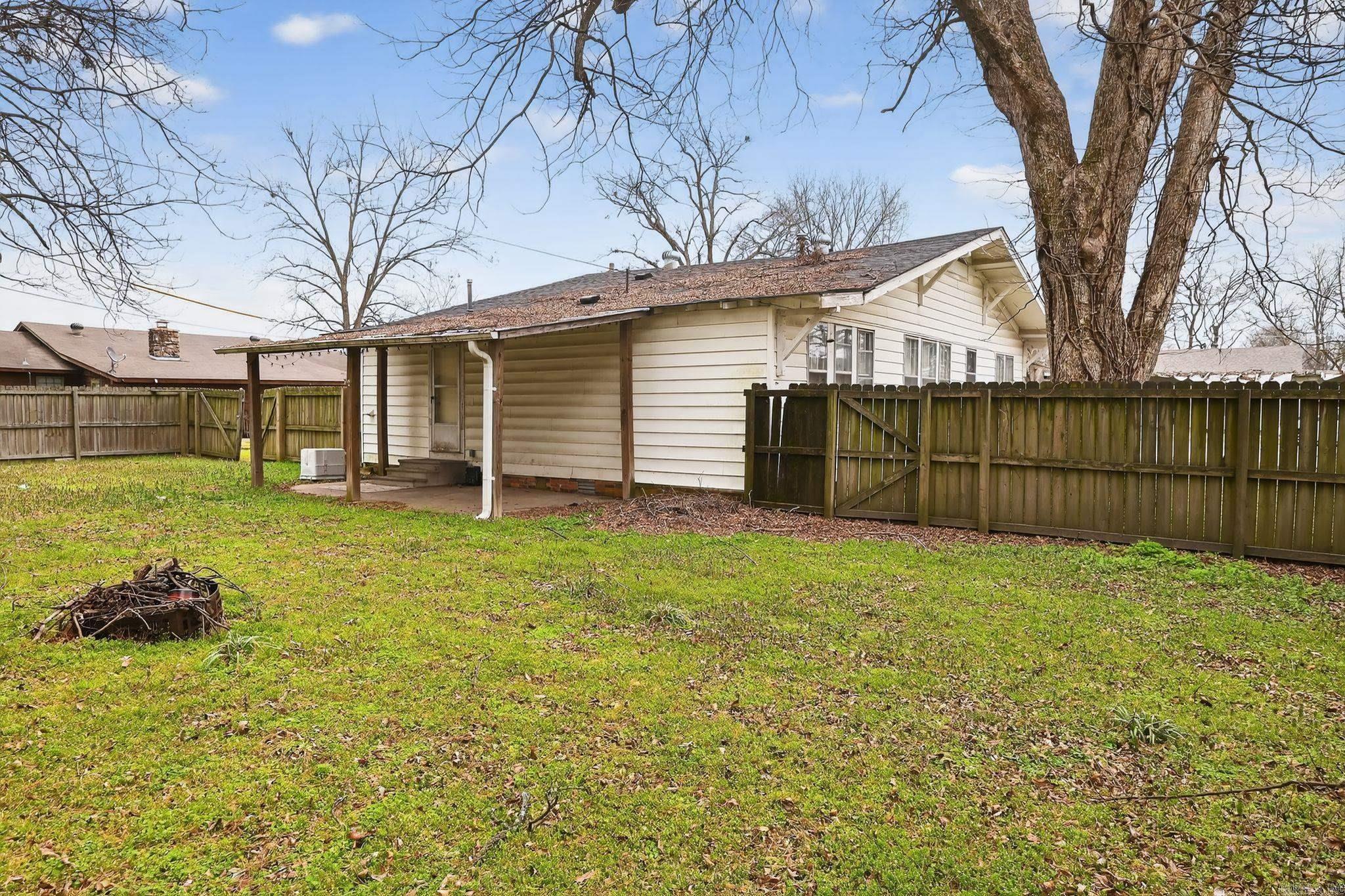 511 E Banks Street Property Photo 4