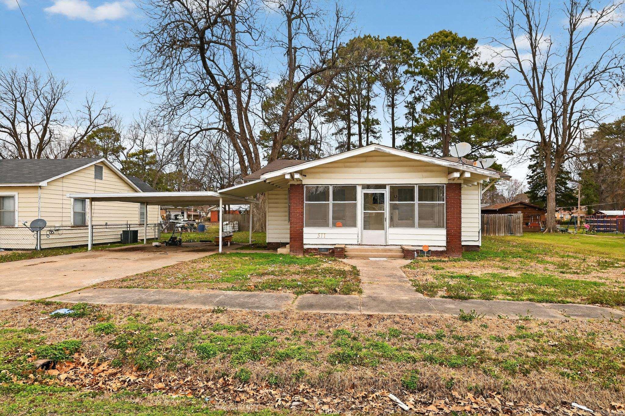 511 E Banks Street Property Photo 5