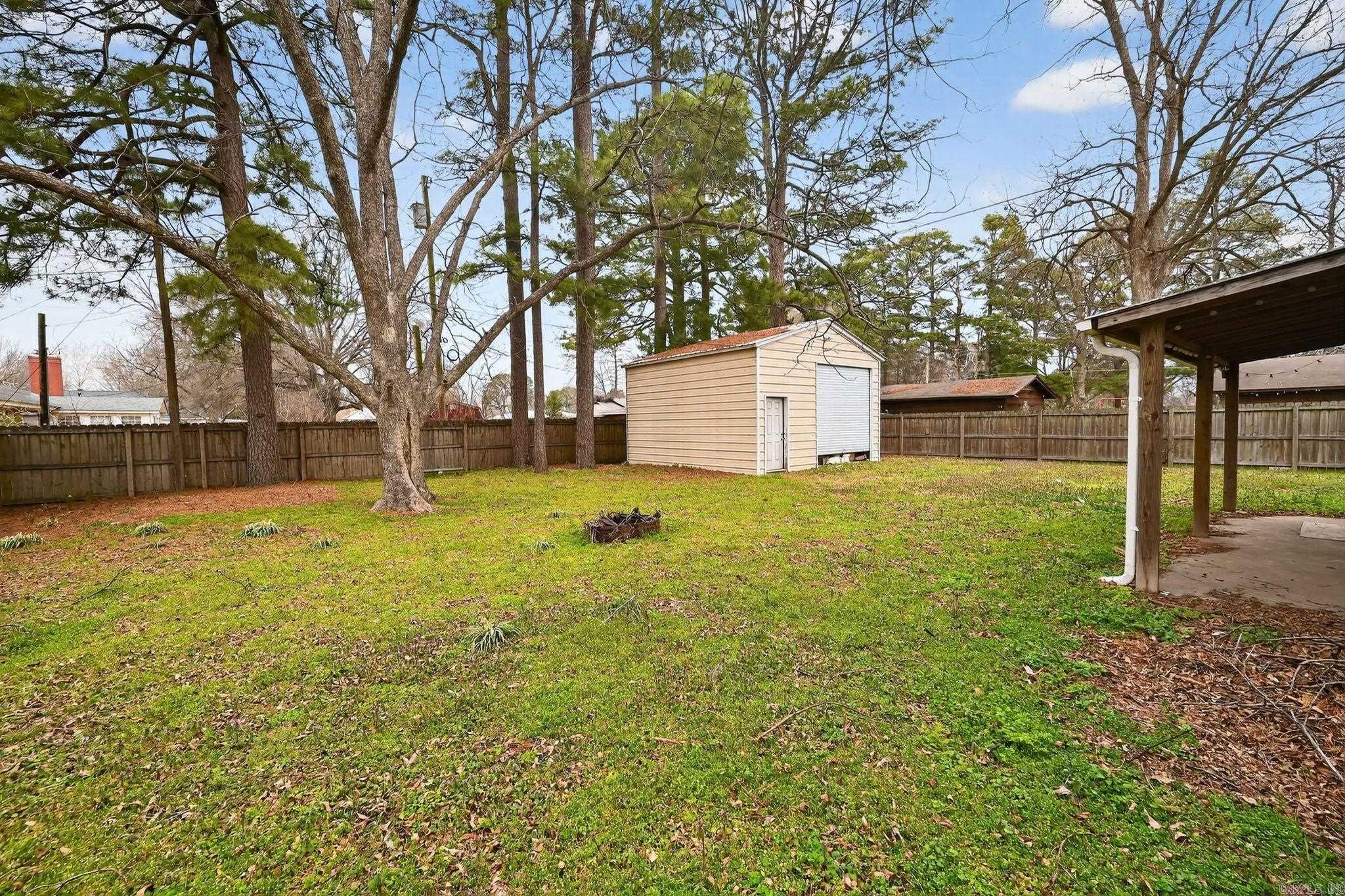 511 E Banks Street Property Photo 6