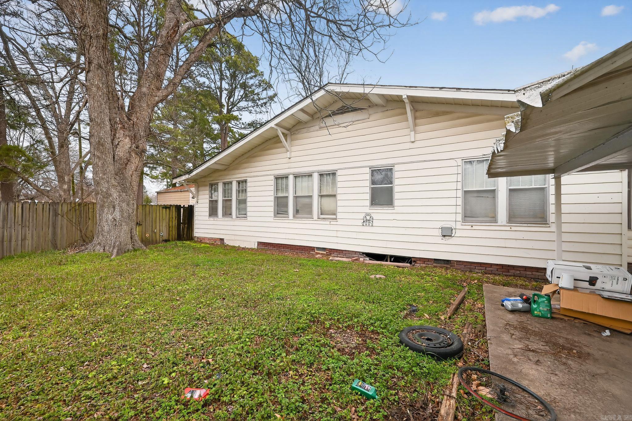 511 E Banks Street Property Photo 8