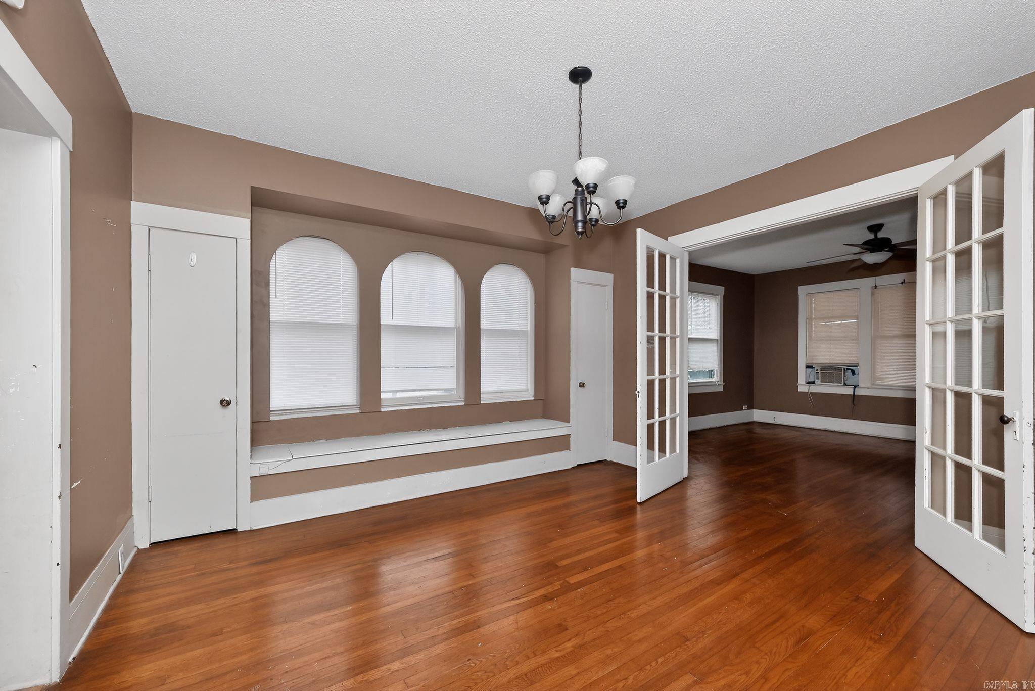 511 E Banks Street Property Photo 10