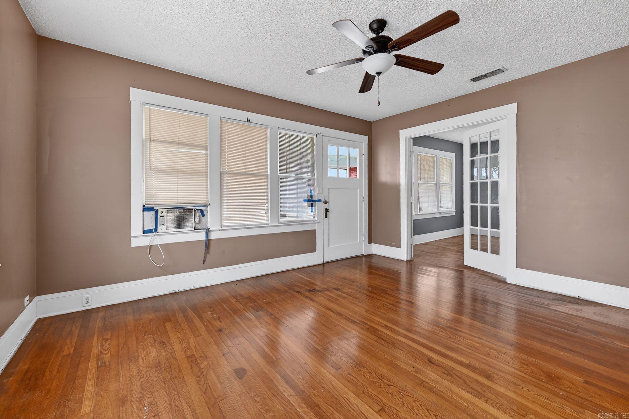 511 E Banks Street Property Photo 14