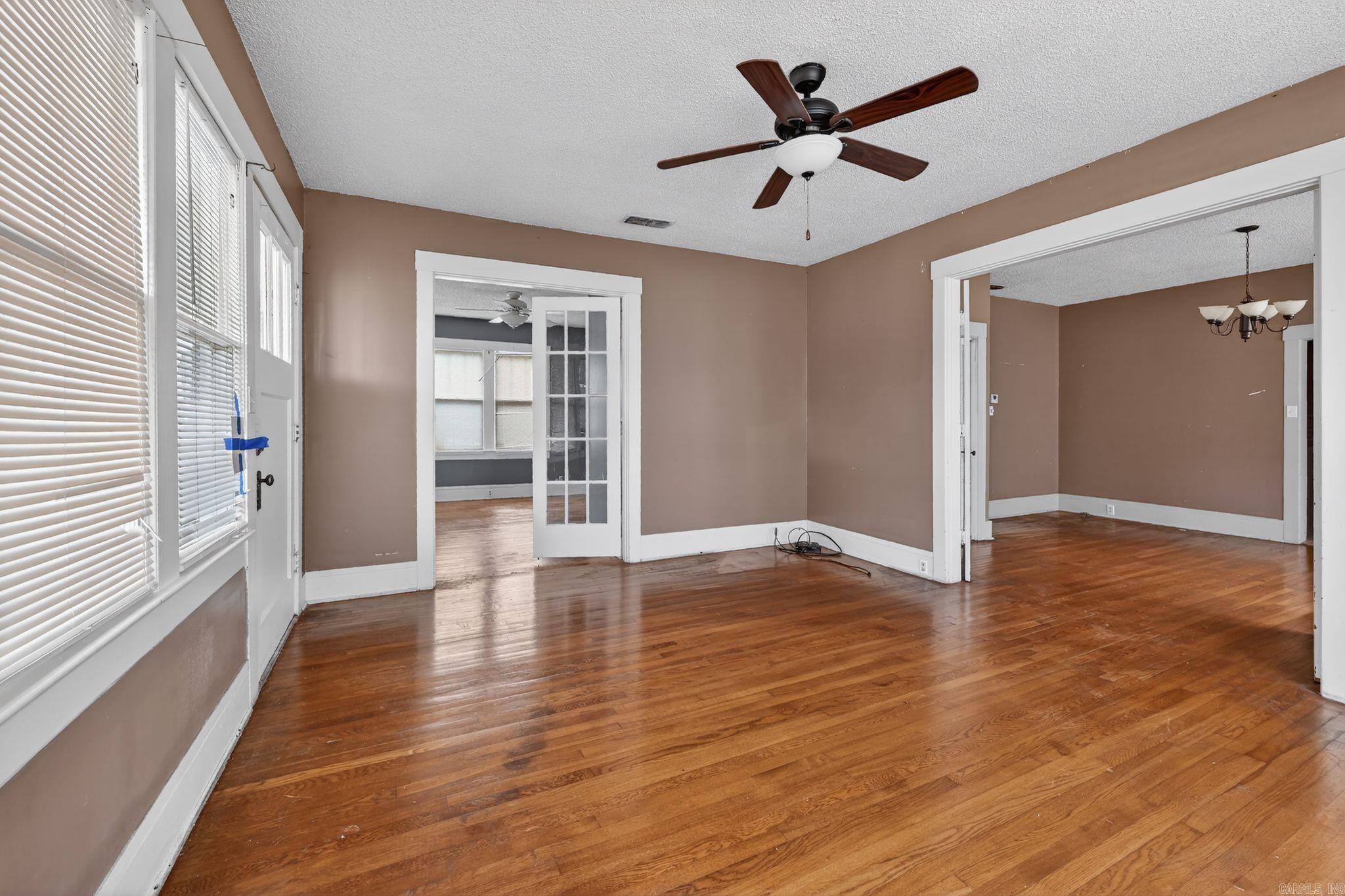 511 E Banks Street Property Photo 15