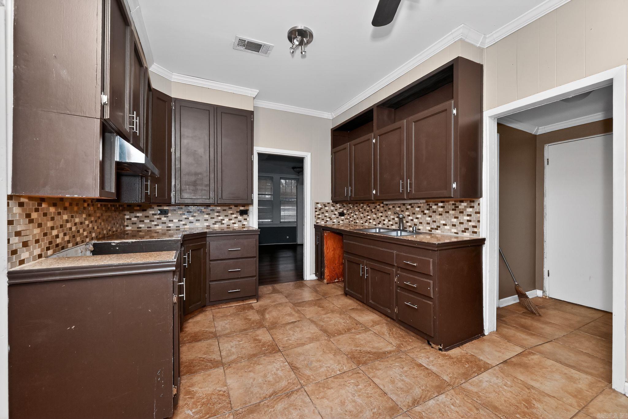 511 E Banks Street Property Photo 21