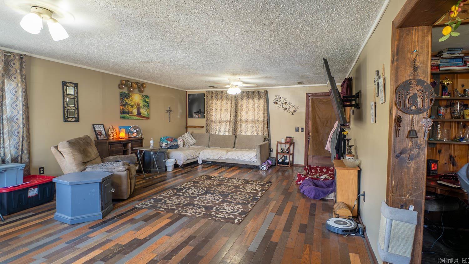 100 E Adams Street Property Photo 10