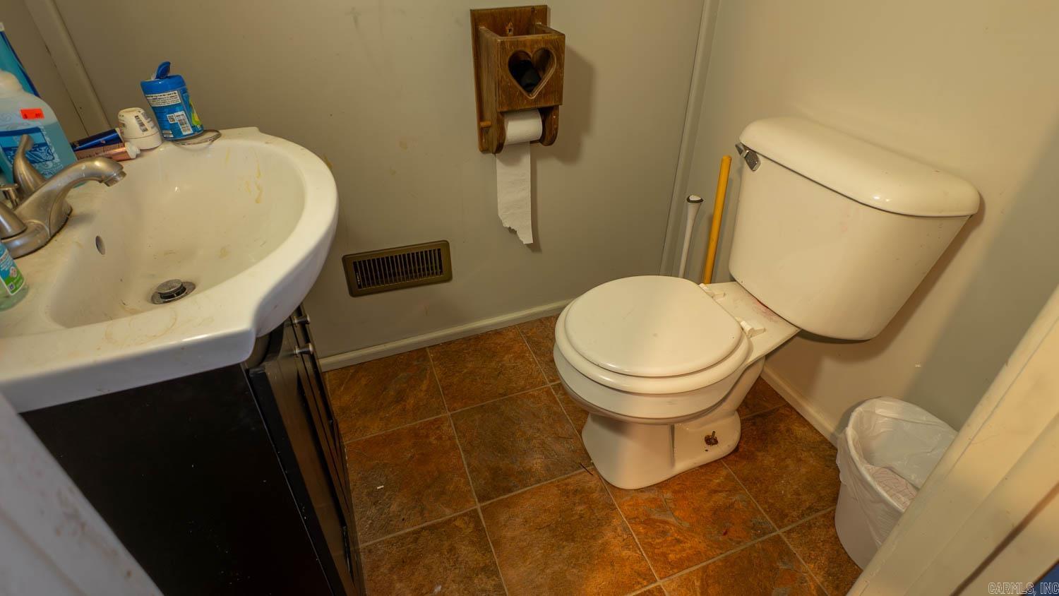 100 E Adams Street Property Photo 47