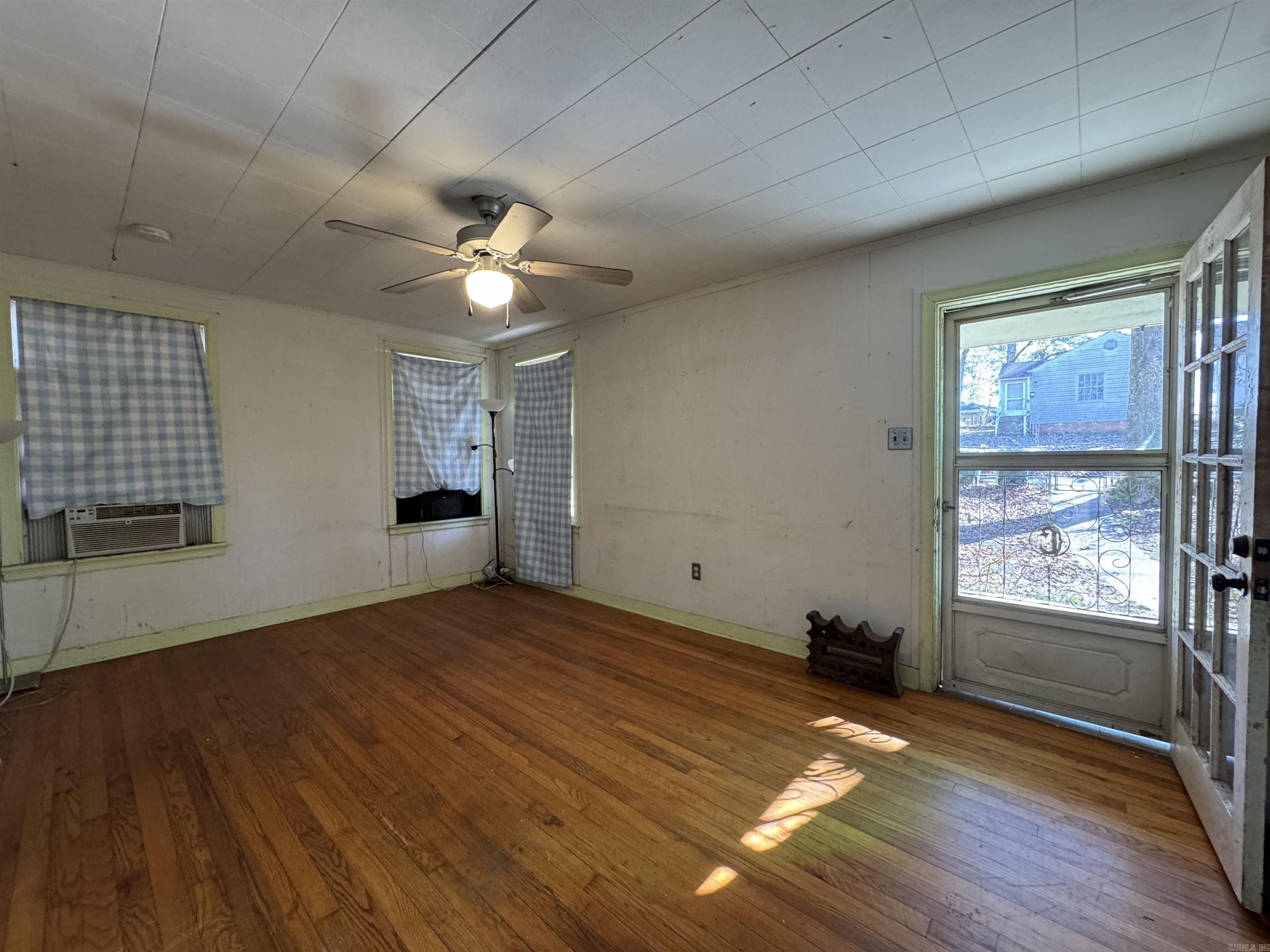 2506 S Taylor Street Property Photo 7