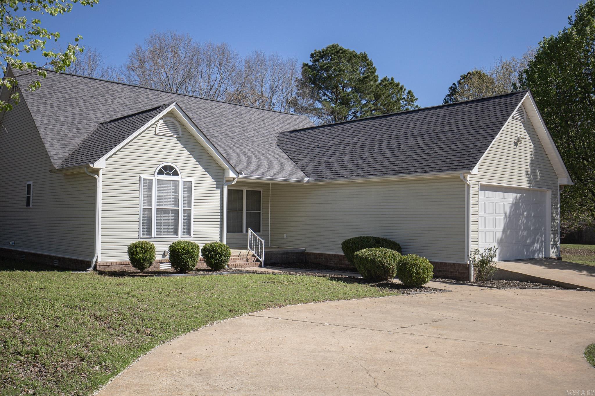 7 Christen Ln Property Photo 3
