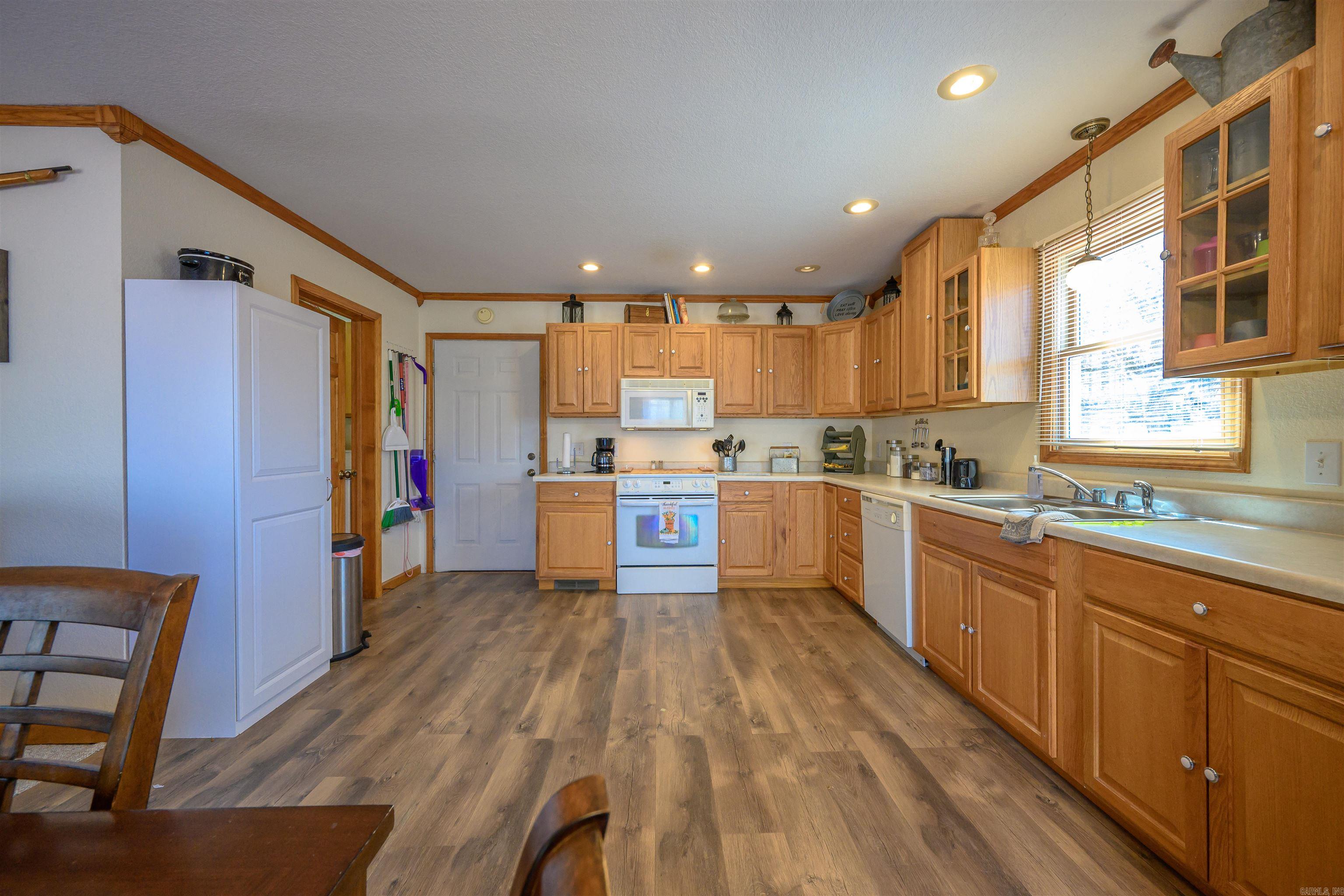 152 E Lakeshore Drive Property Photo 9