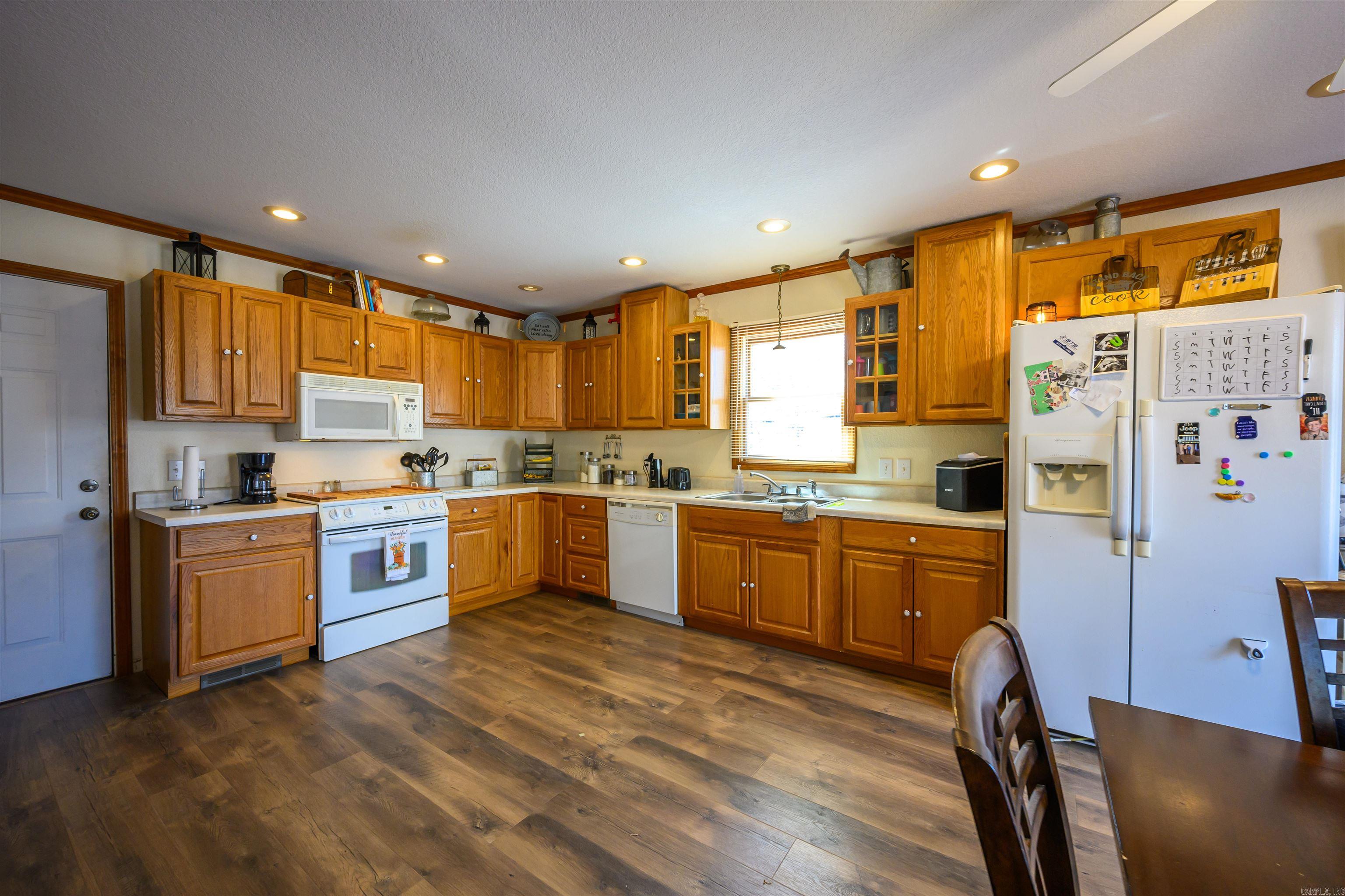 152 E Lakeshore Drive Property Photo 10