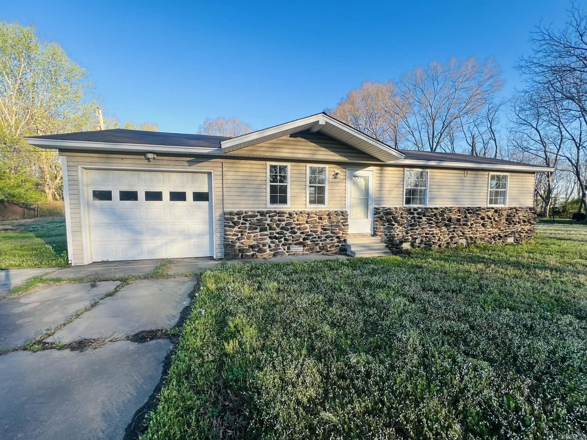 723 E Center Street Property Photo 5