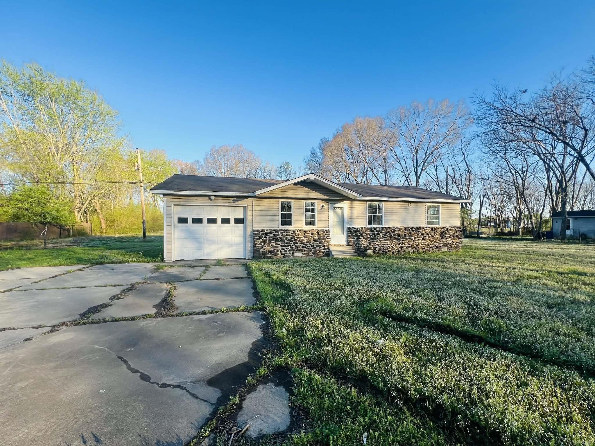 723 E Center Street Property Photo 10