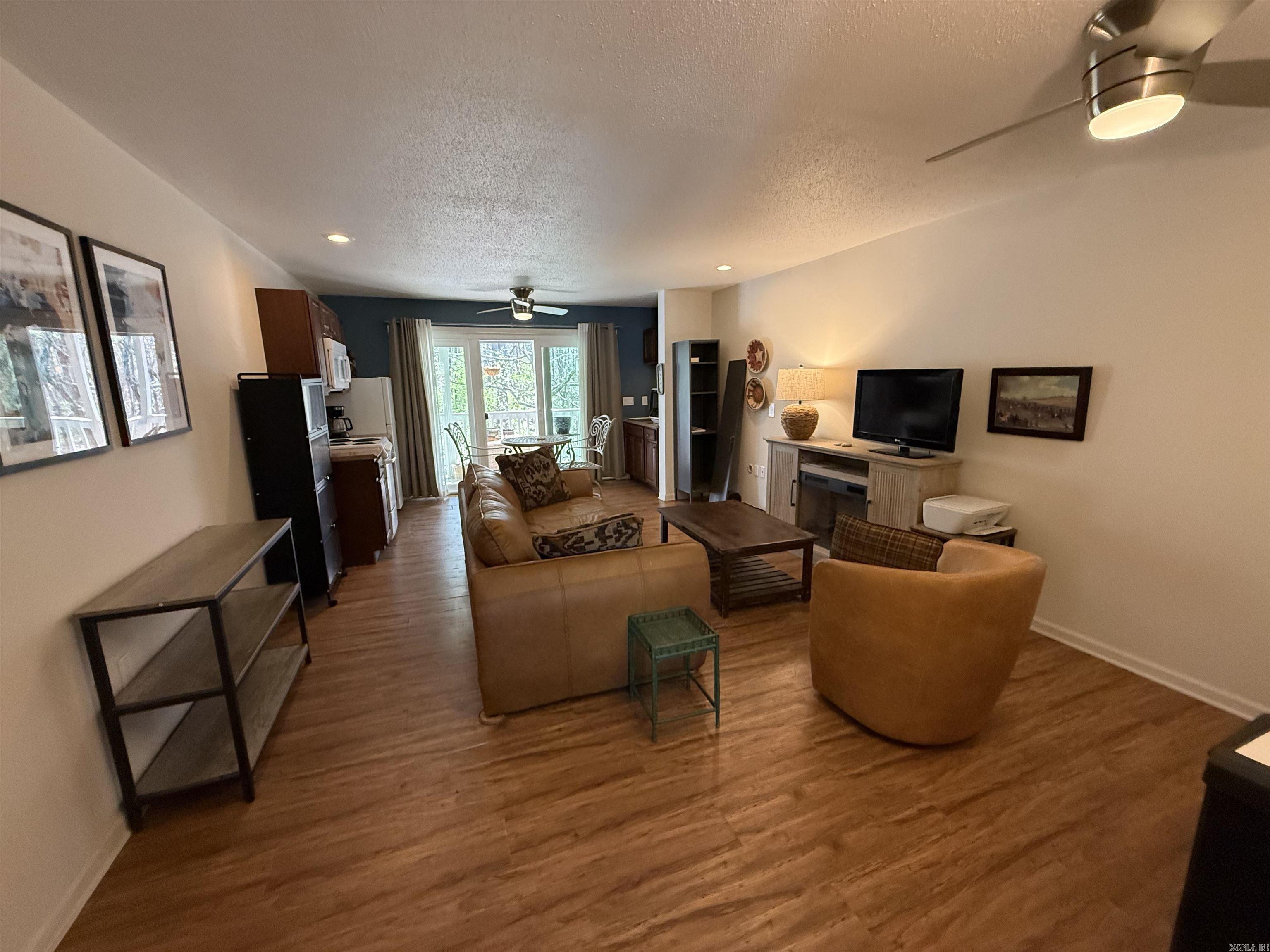 3006 Summerhill Place Property Photo 1
