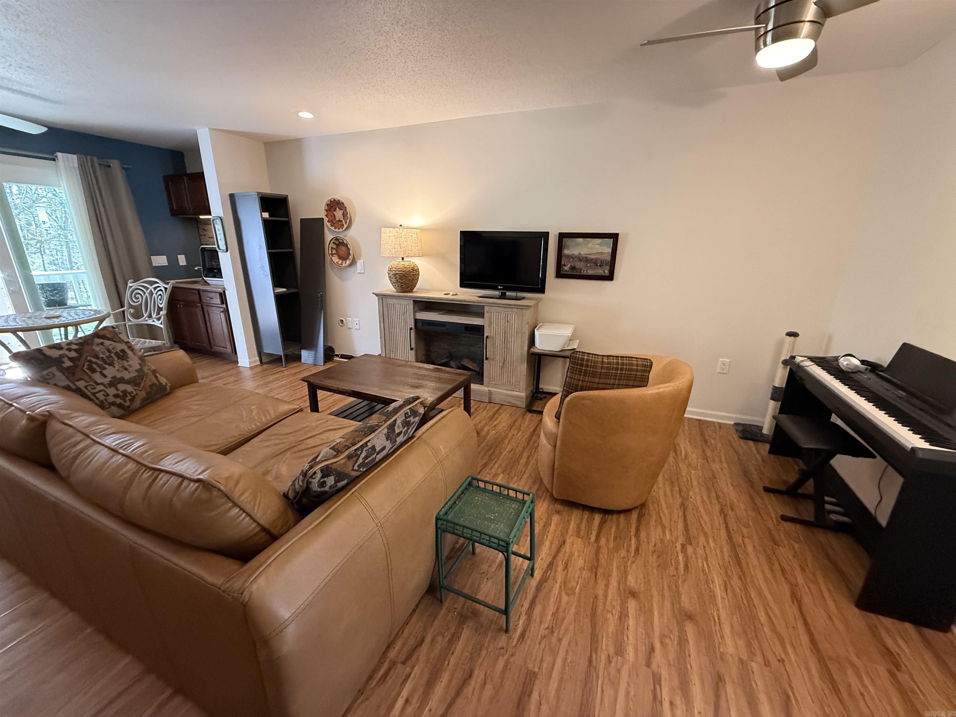 3006 Summerhill Place Property Photo 2