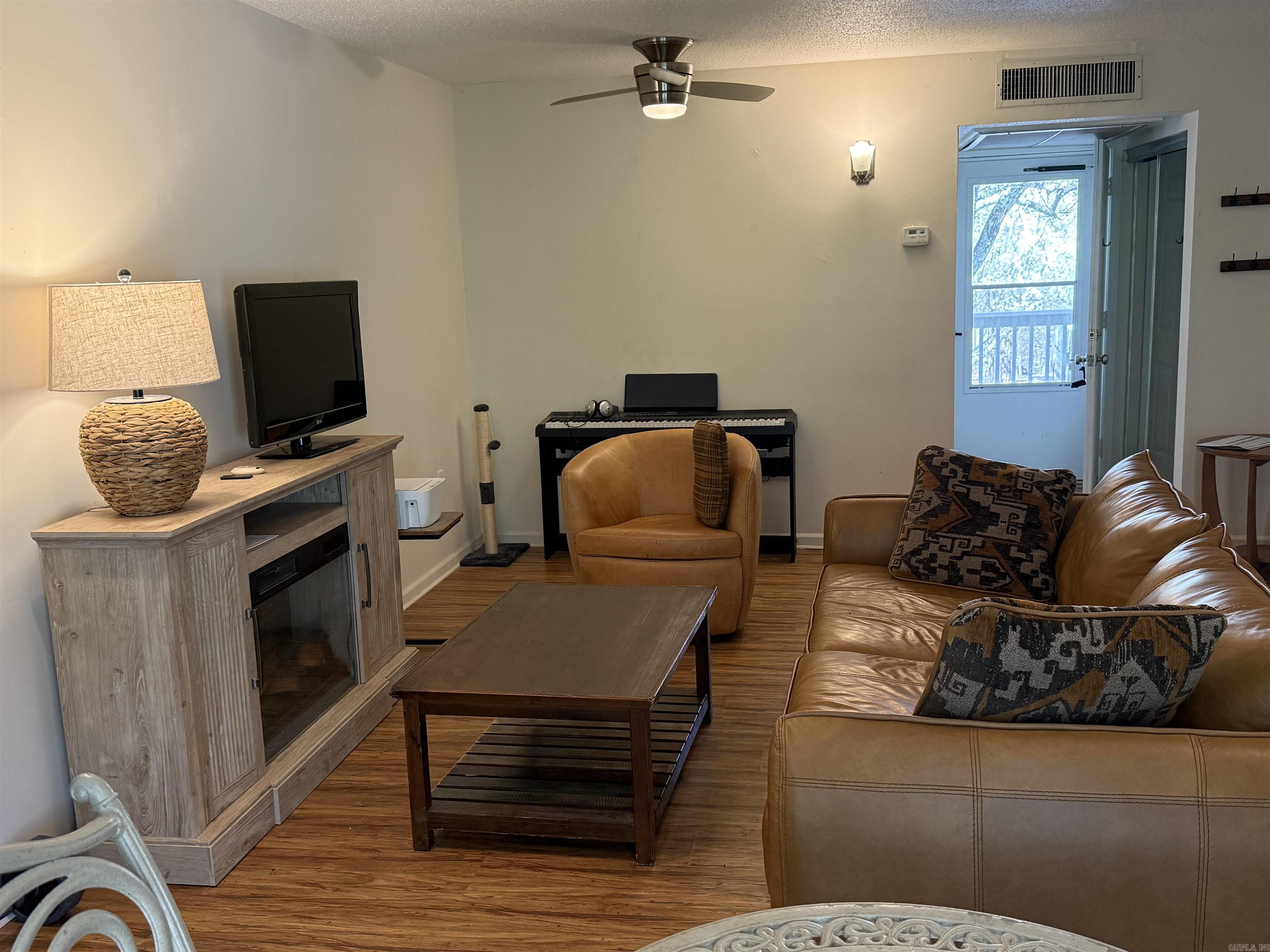 3006 Summerhill Place Property Photo 6