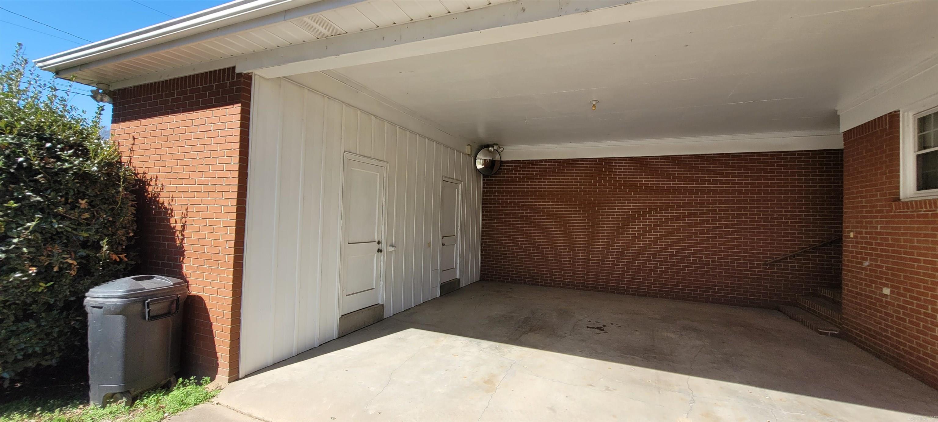 400 N Edmonds Avenue Property Photo 5