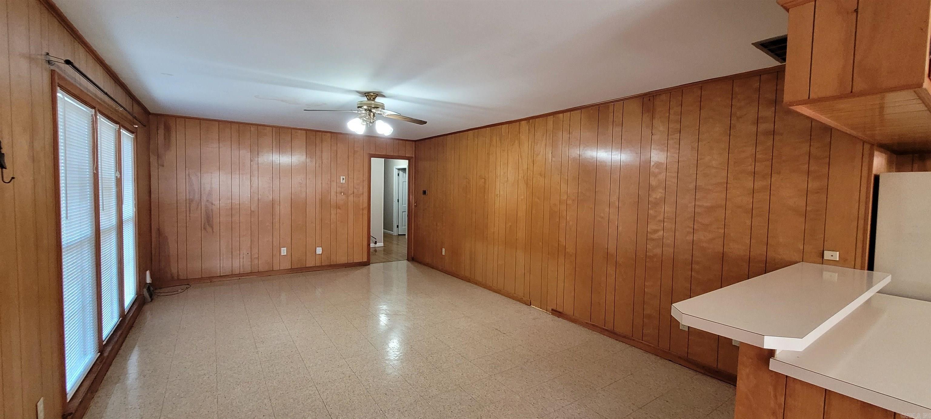 400 N Edmonds Avenue Property Photo 17