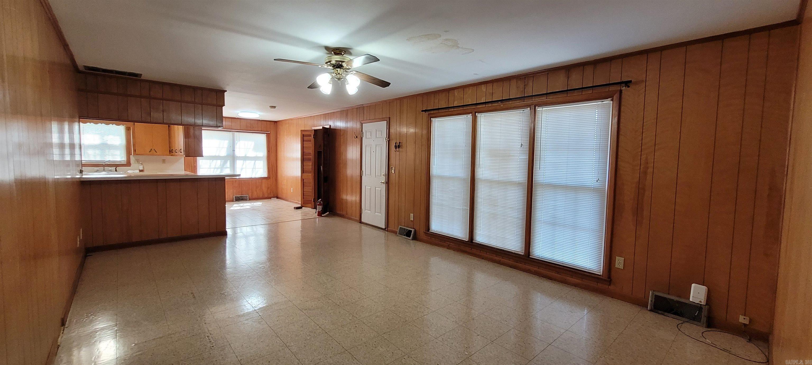400 N Edmonds Avenue Property Photo 18