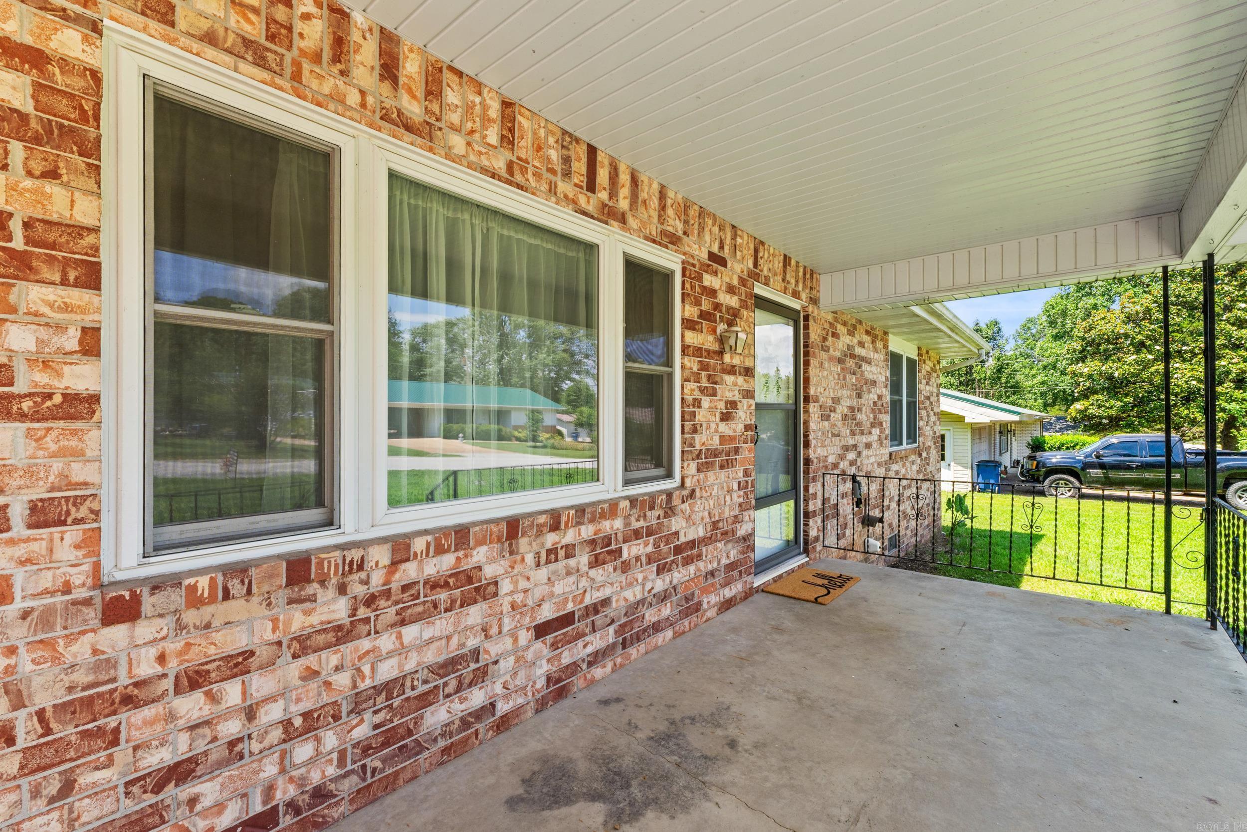 818 Locust Street Property Photo 3