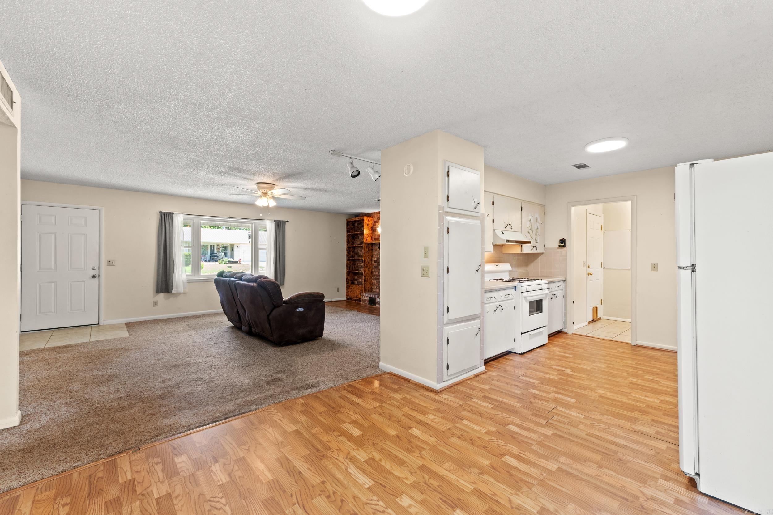 818 Locust Street Property Photo 7