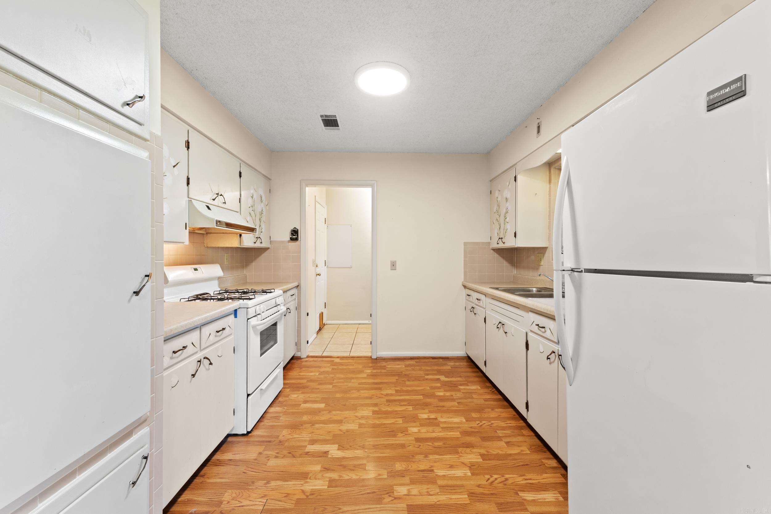 818 Locust Street Property Photo 8