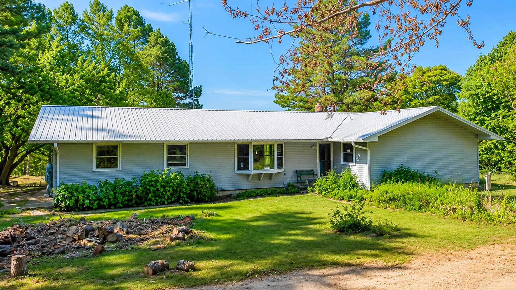 404 Evans Road Property Photo 1