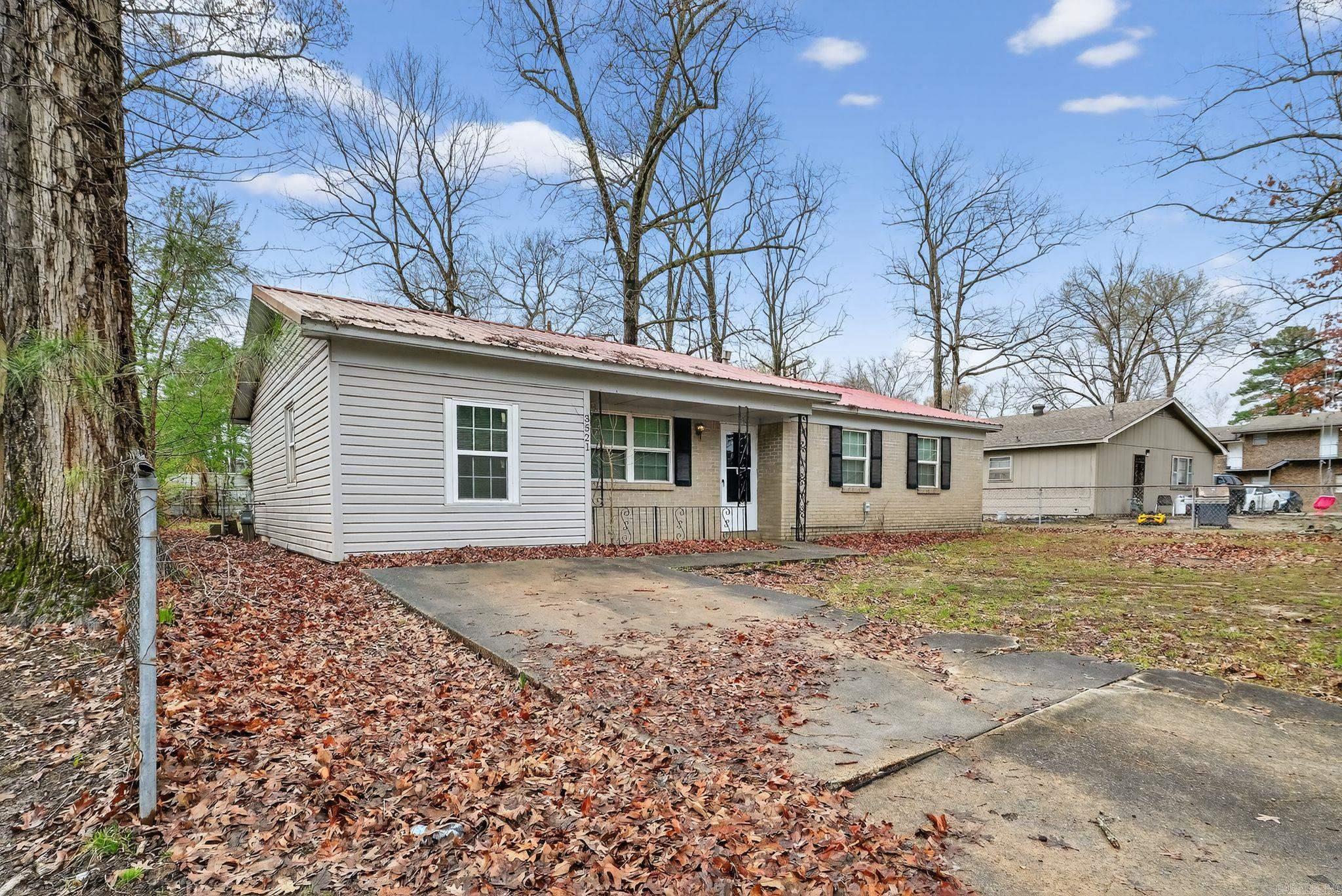 3521 Pinewood Loop Property Photo 3