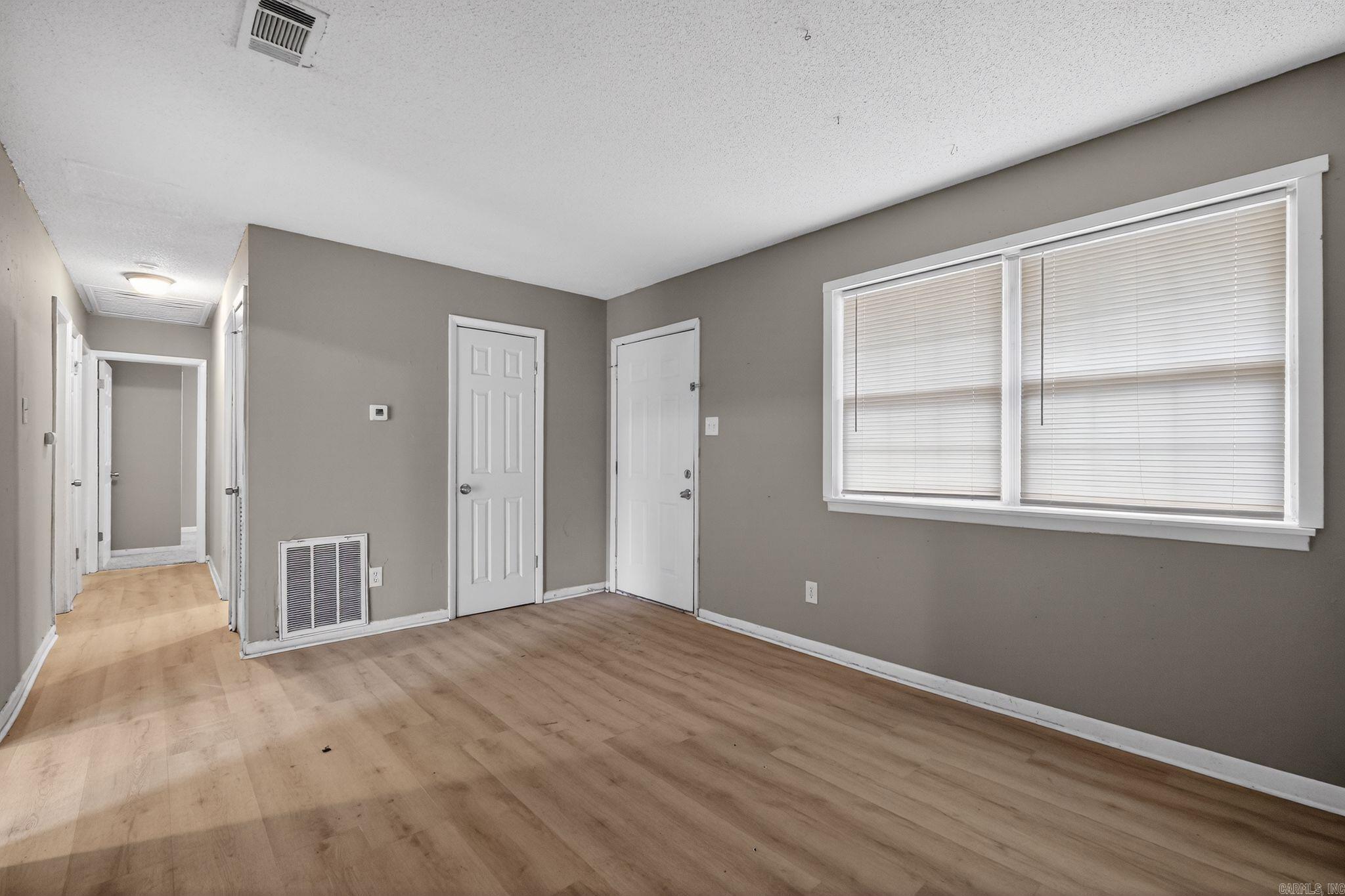 3521 Pinewood Loop Property Photo 4