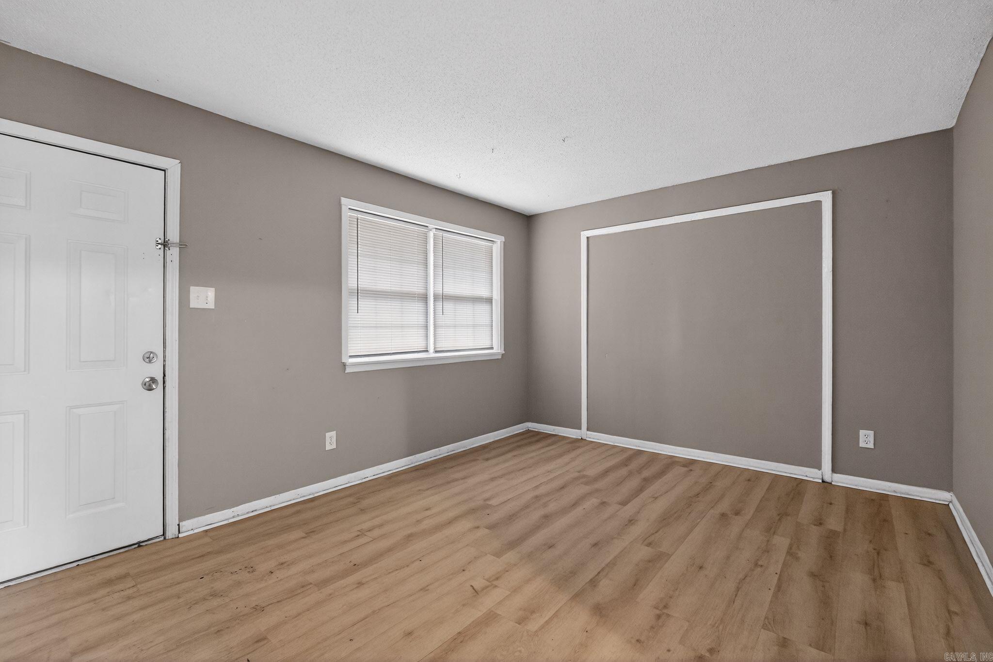 3521 Pinewood Loop Property Photo 5