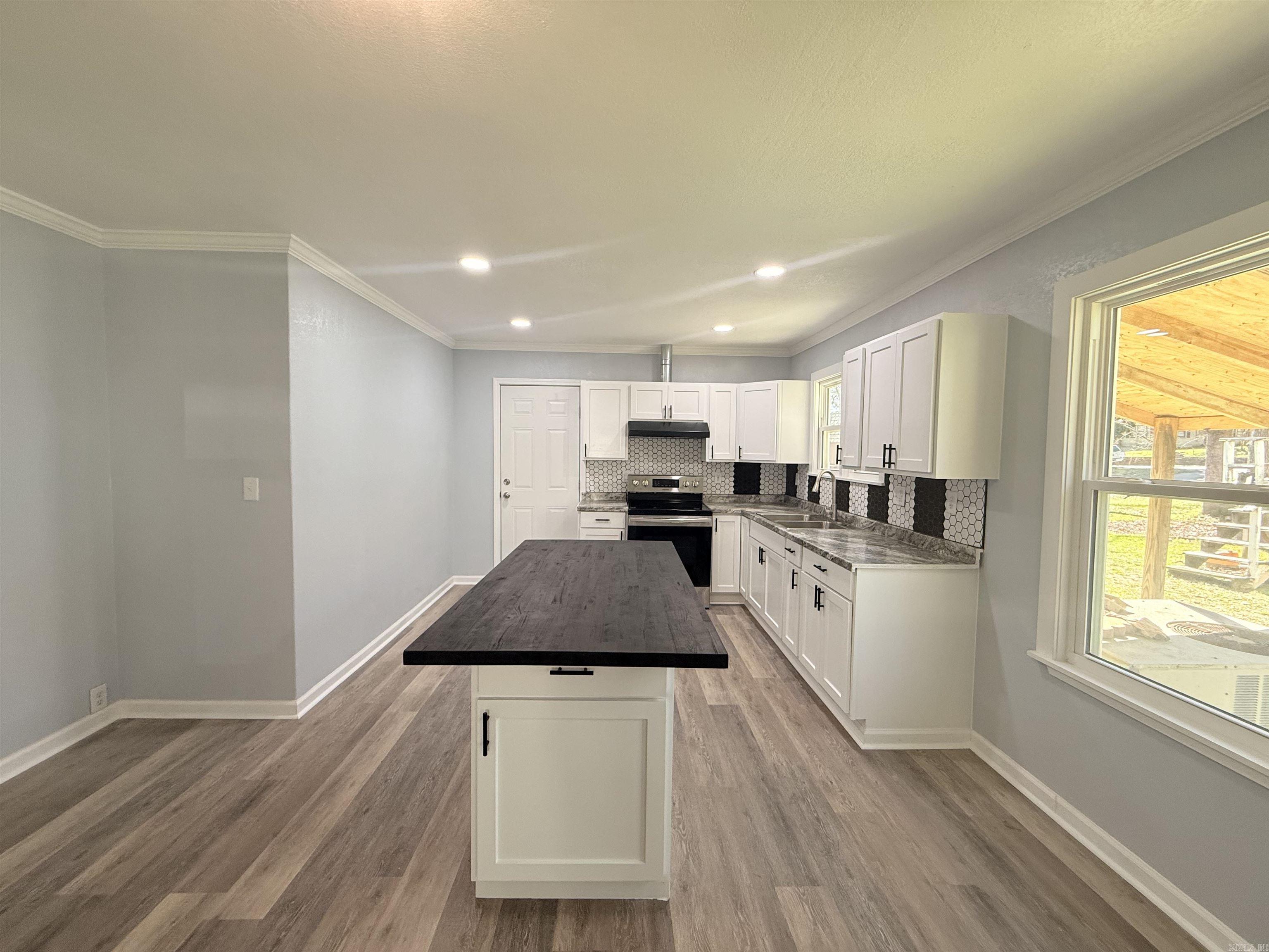 723 Ward Street Property Photo 2