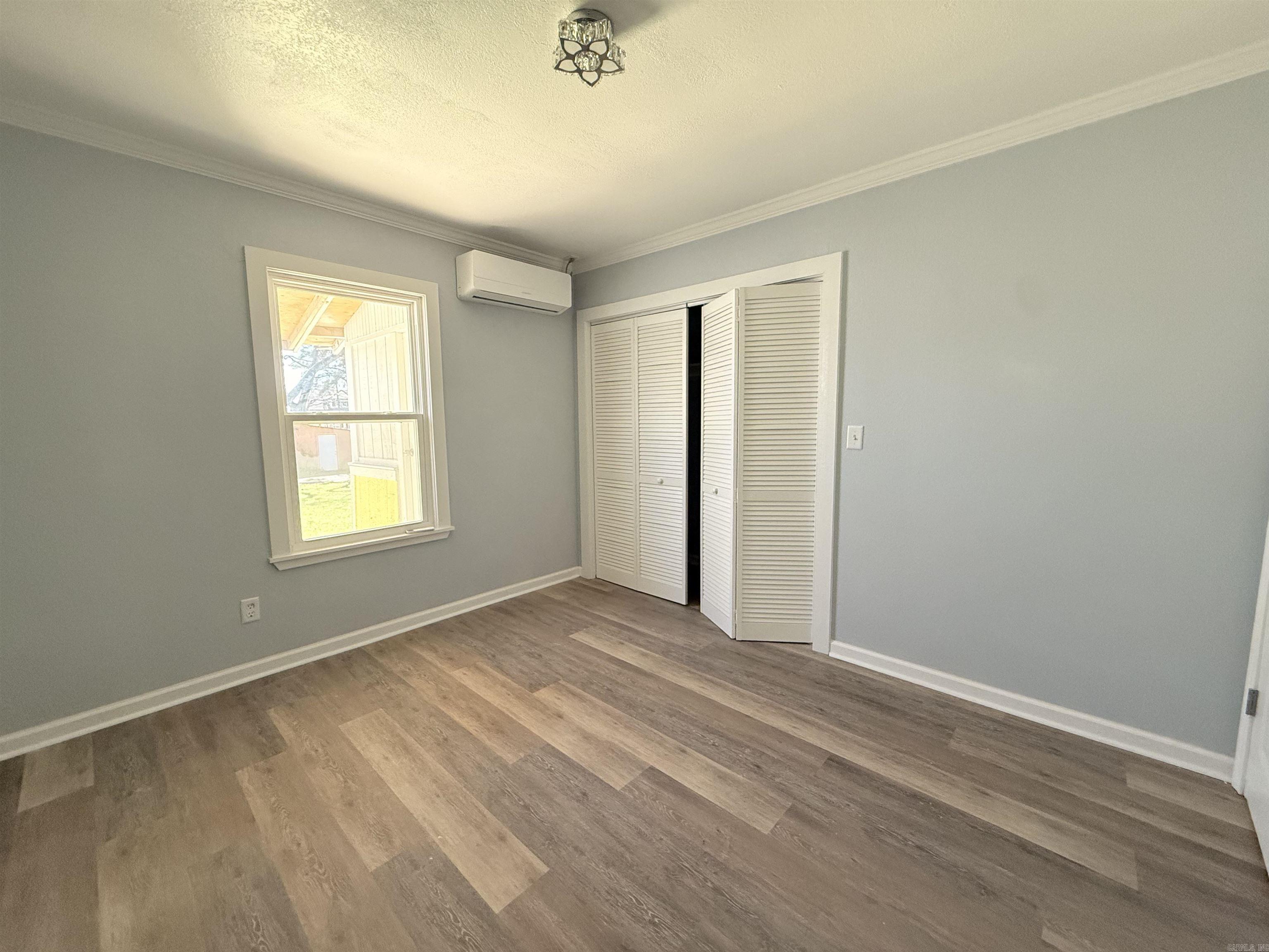 723 Ward Street Property Photo 10