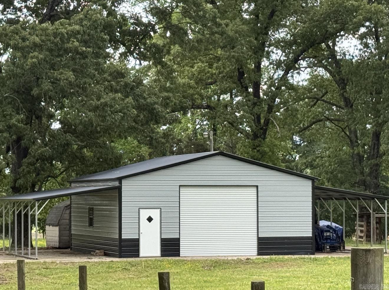 740 E 278 Highway Property Photo 13