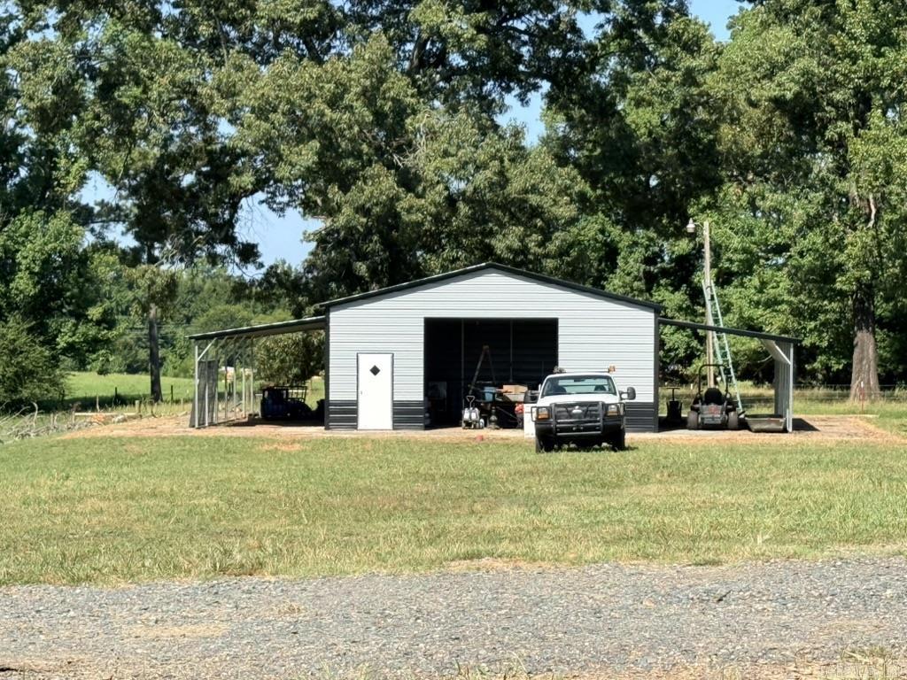 740 E 278 Highway Property Photo 14