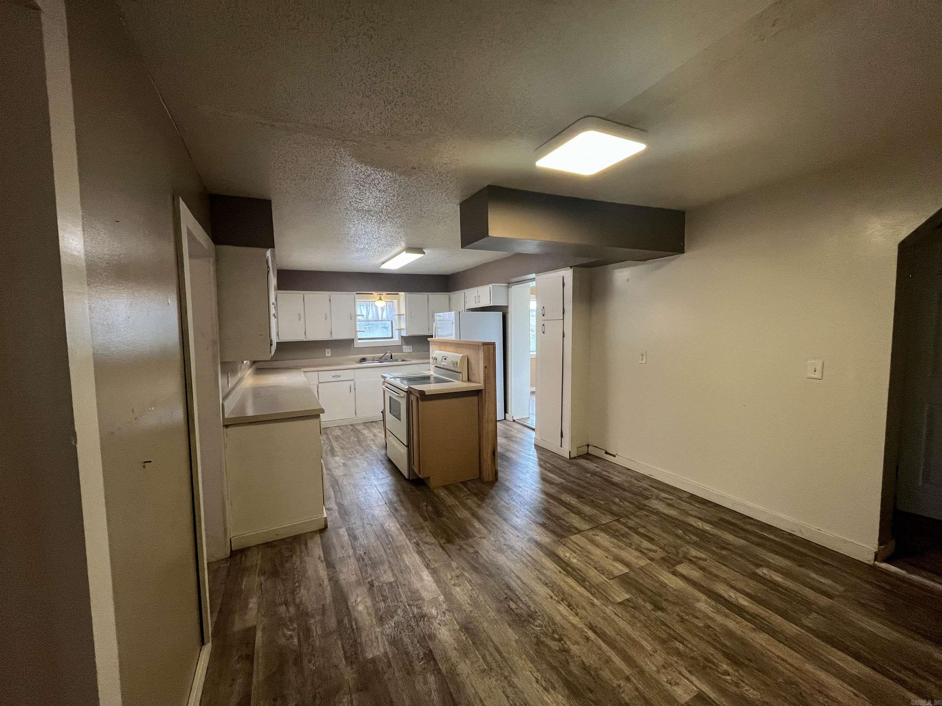 695 Summit Avenue Property Photo 13