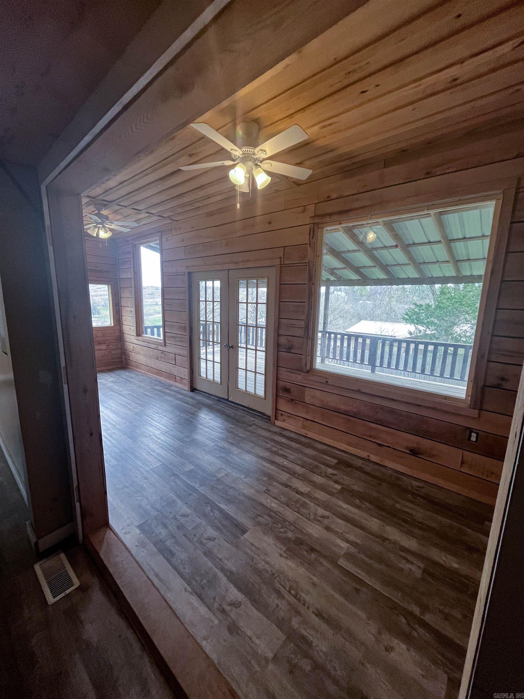 695 Summit Avenue Property Photo 18