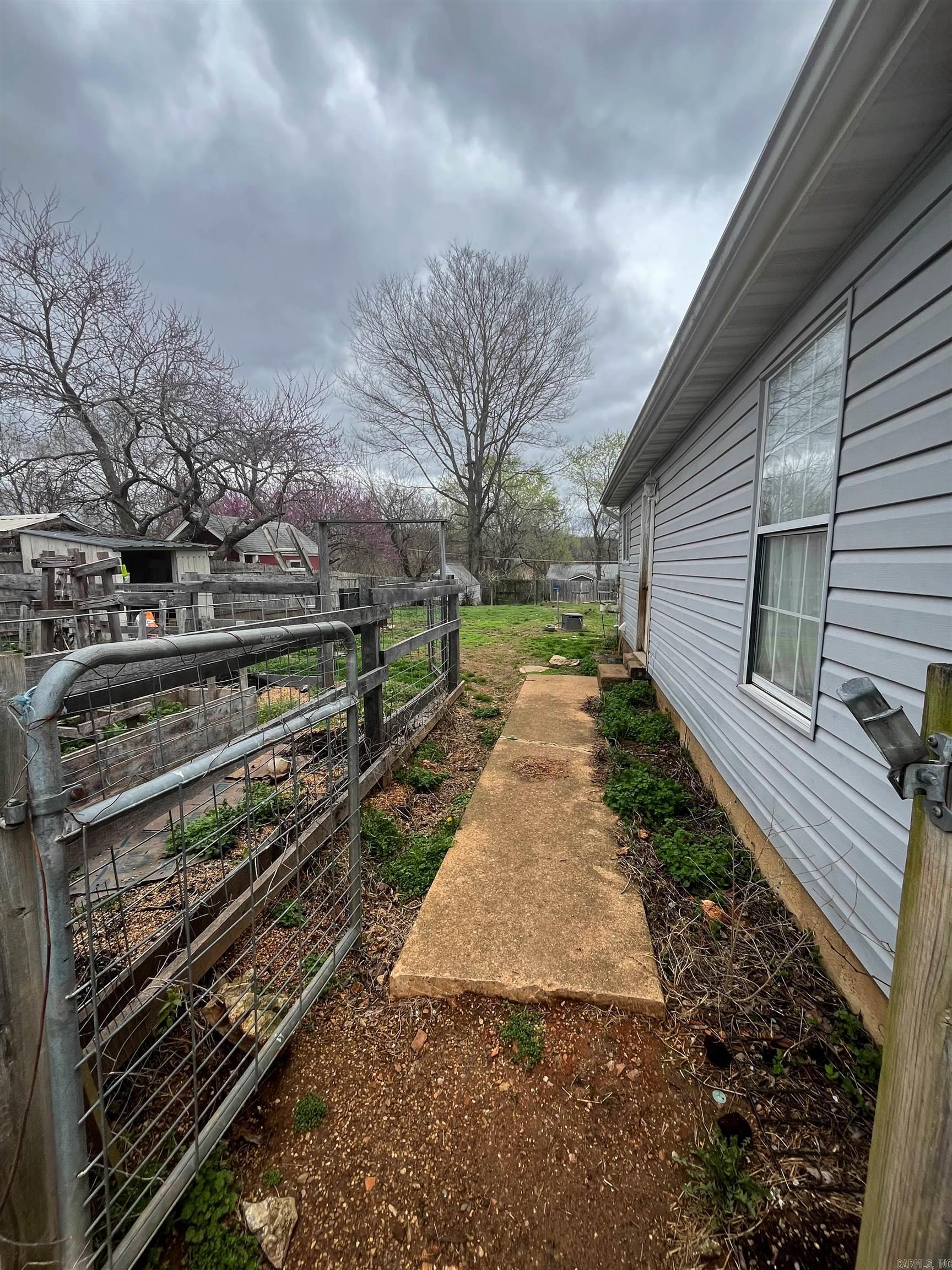 695 Summit Avenue Property Photo 36