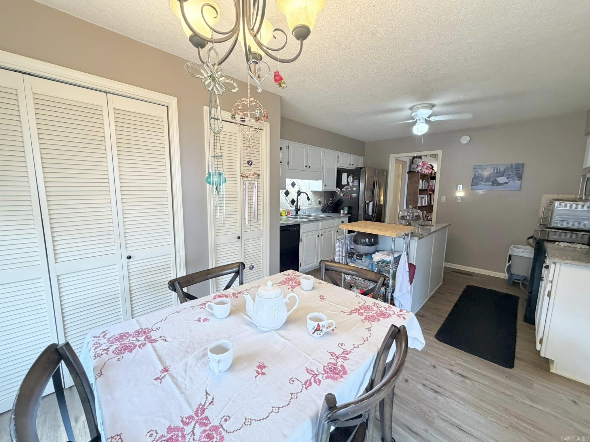 142 Glenwood Property Photo 6
